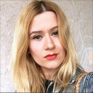 sara-watson-of-the-blog-live-love-sara-blog 1